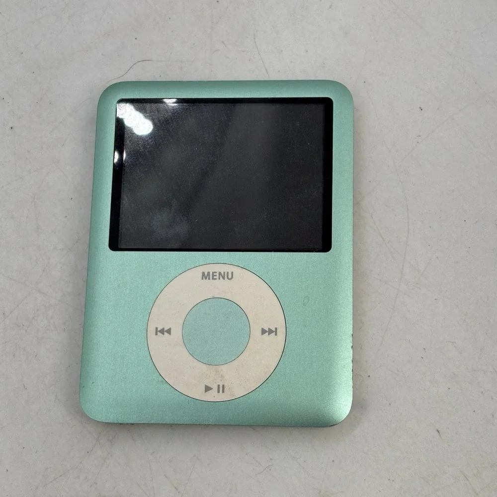 Apple iPod nano A1236 3rd Generation 8GB Media Player Teal Only Used